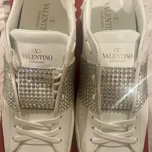 Valentino Garavani
Women's Rockstud Untitled Crystal Detailed Sneakers